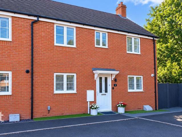 3 bedroom end of terrace house for sale