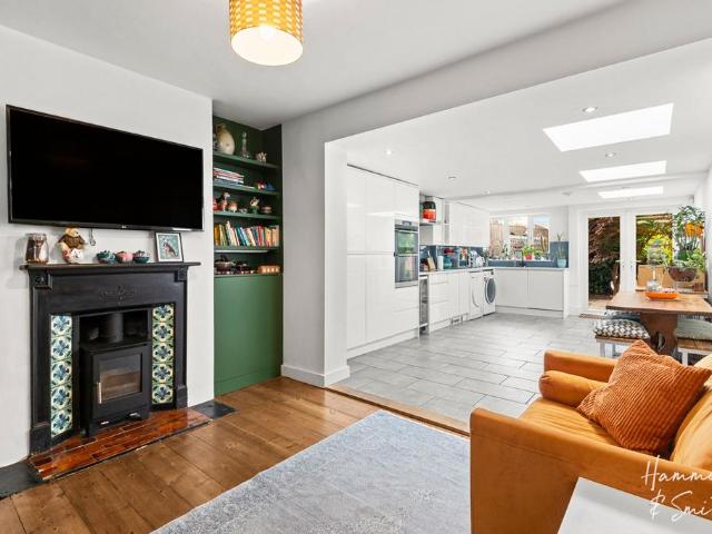 3 bedroom end of terrace house for sale