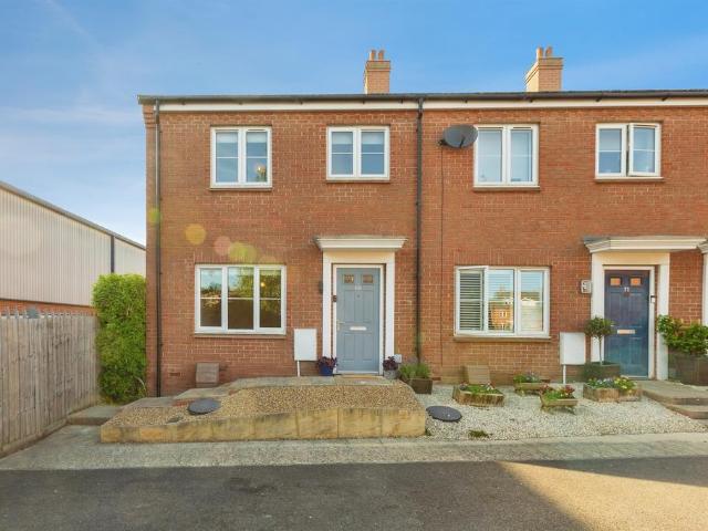3 bedroom end of terrace house for sale