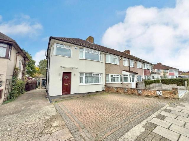 3 bedroom end of terrace house for sale