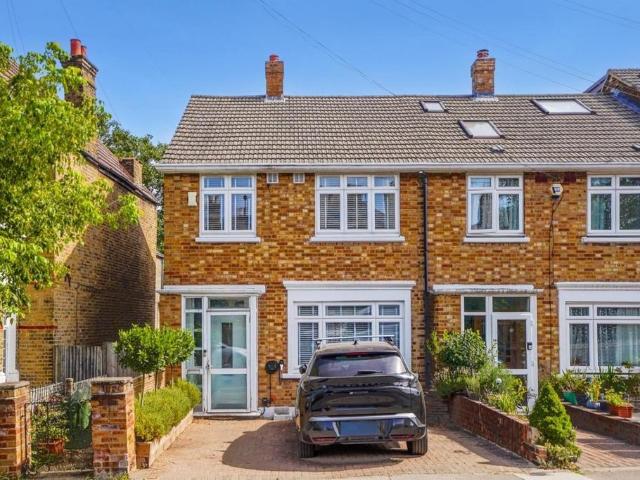 3 bedroom end of terrace house for sale