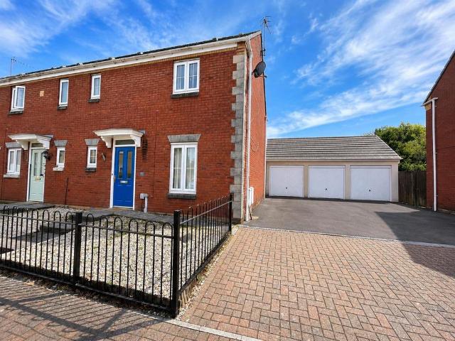3 bedroom end of terrace house for sale