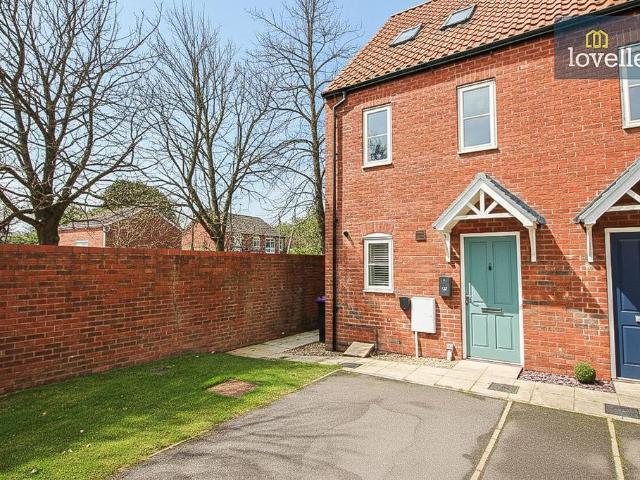 3 bedroom end of terrace house for sale
