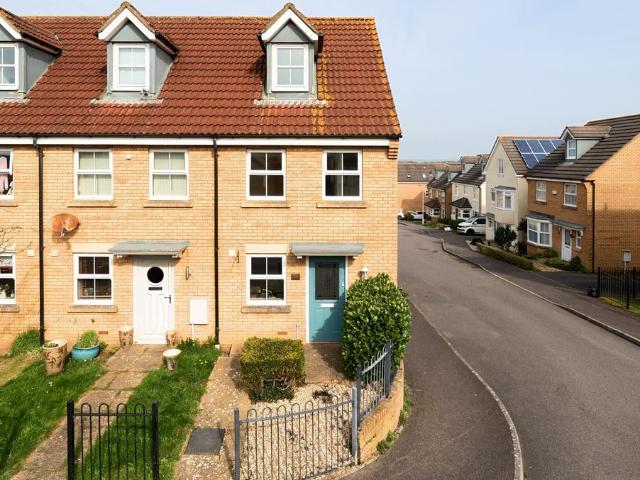 3 bedroom end of terrace house for sale
