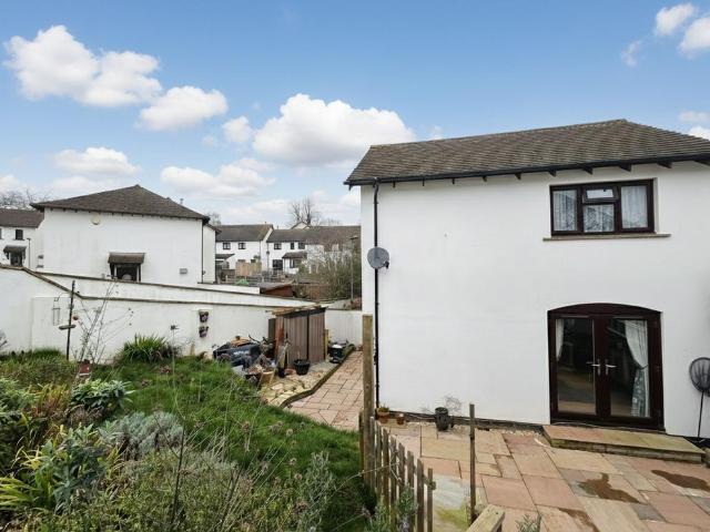 3 bedroom link detached house for sale