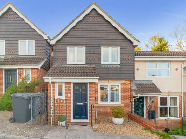 3 bedroom end of terrace house for sale