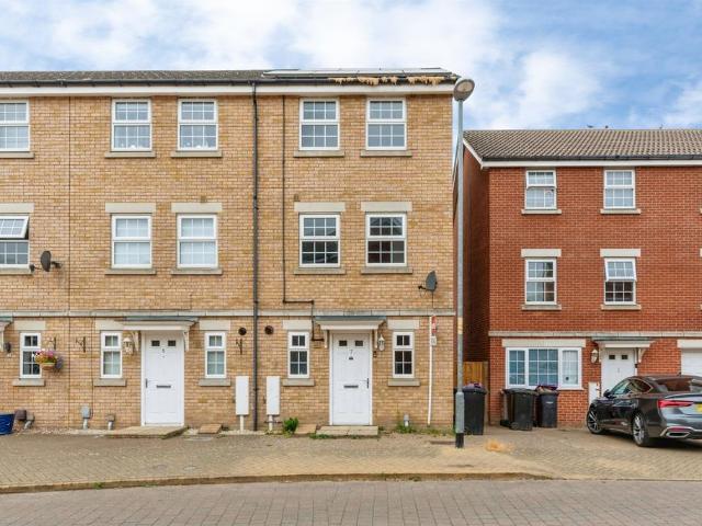 3 bedroom end of terrace house for sale