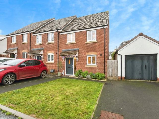 3 bedroom end of terrace house for sale