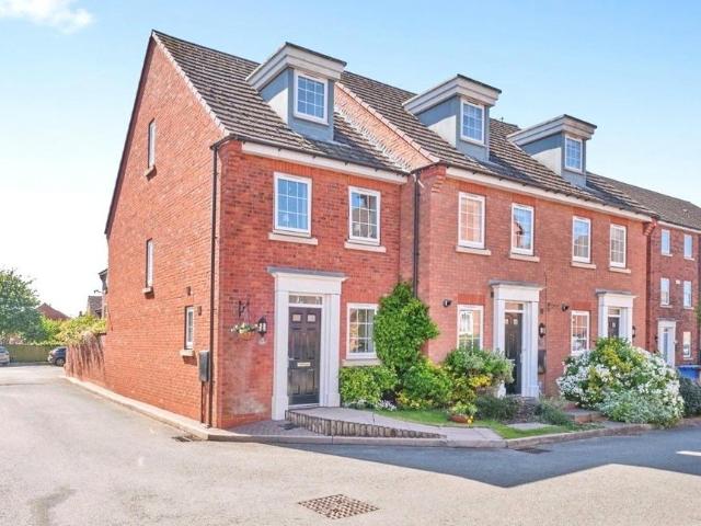 3 bedroom end of terrace house for sale