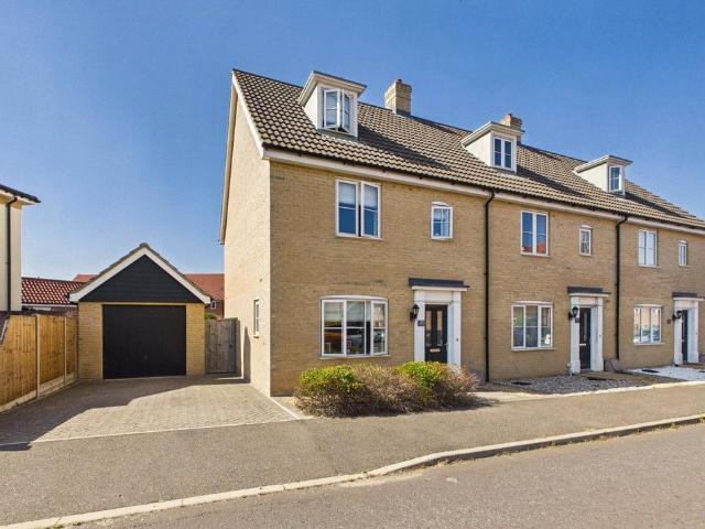 3 bedroom end of terrace house for sale