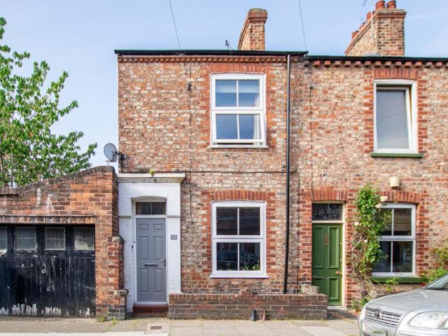 3 bedroom end of terrace house for sale