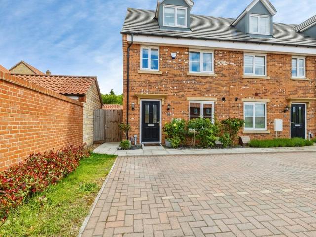 3 bedroom end of terrace house for sale