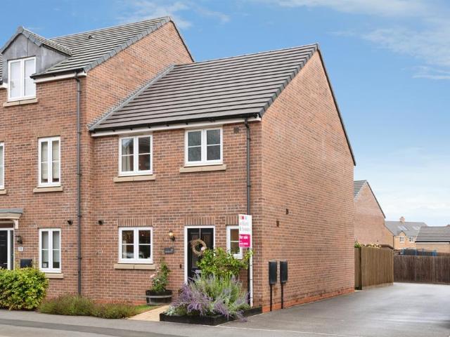 3 bedroom end of terrace house for sale