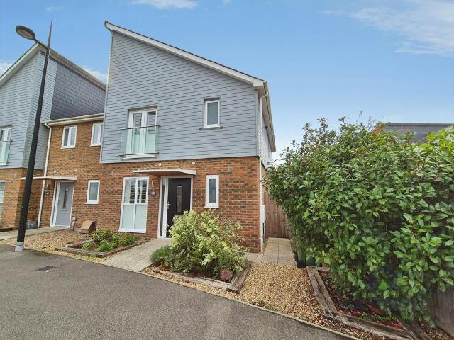 3 bedroom end of terrace house for sale