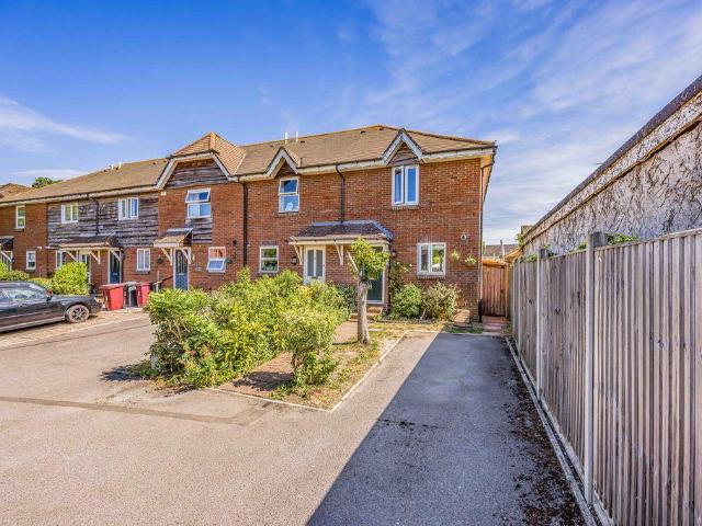 3 bedroom end of terrace house for sale