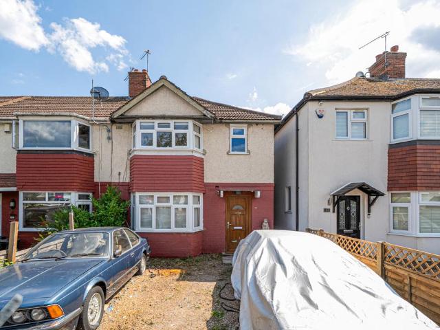 3 bedroom end of terrace house for sale