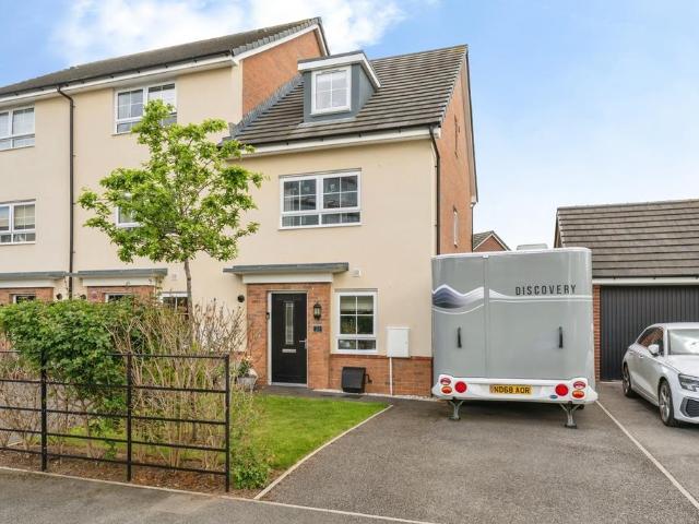 3 bedroom end of terrace house for sale