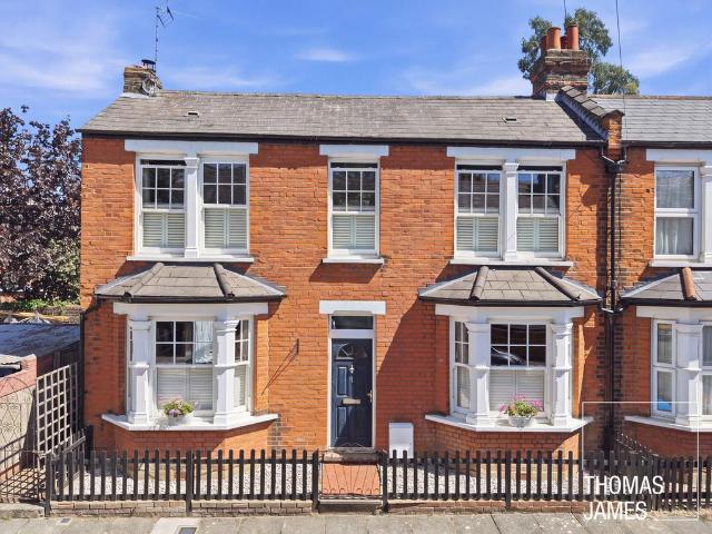 3 bedroom end of terrace house for sale