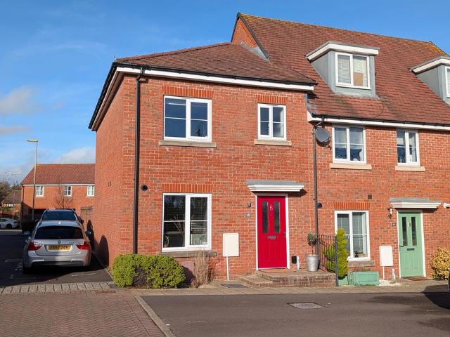3 bedroom end of terrace house for sale