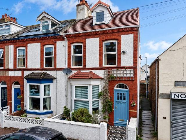 3 bedroom end of terrace house for sale