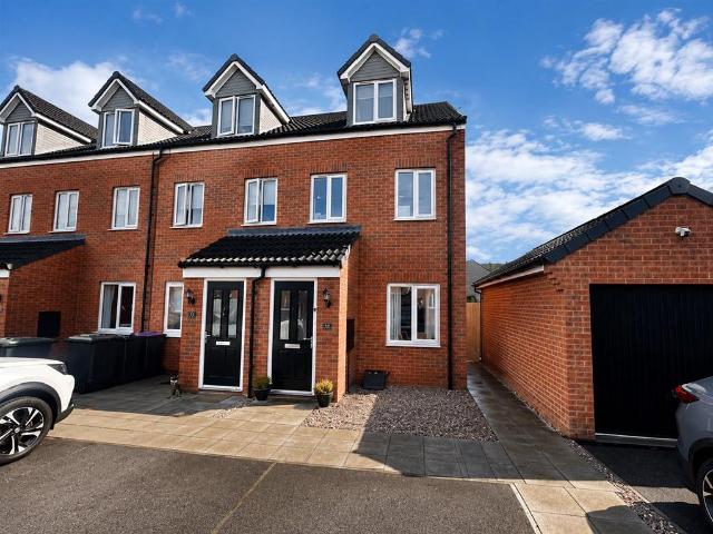 3 bedroom end of terrace house for sale