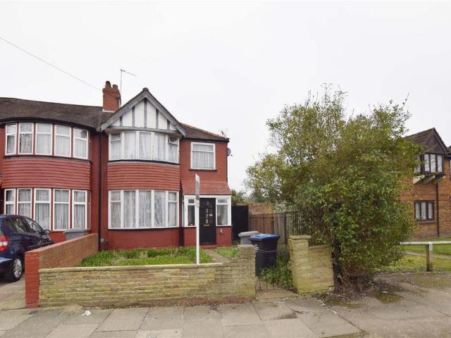3 bedroom end of terrace house for sale