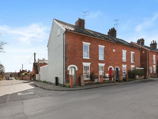 3 bedroom end of terrace house for sale