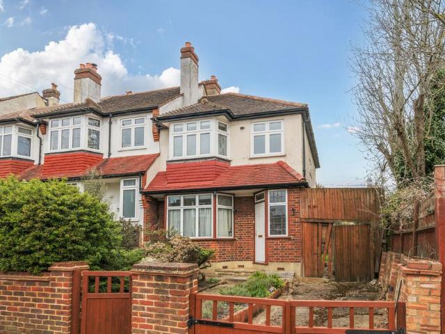 3 bedroom end of terrace house for sale