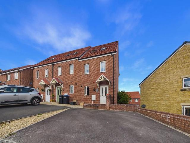 3 bedroom end of terrace house for sale