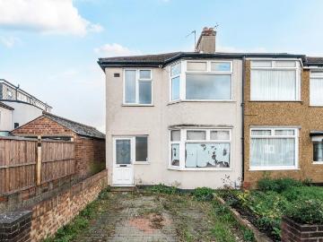 3 bedroom end of terrace house for sale