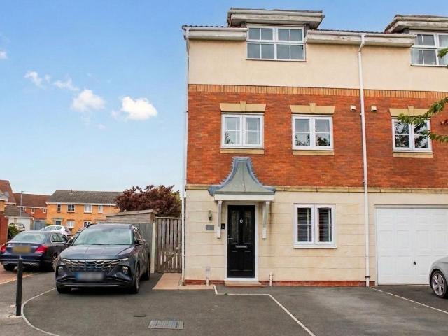 3 bedroom end of terrace house for sale