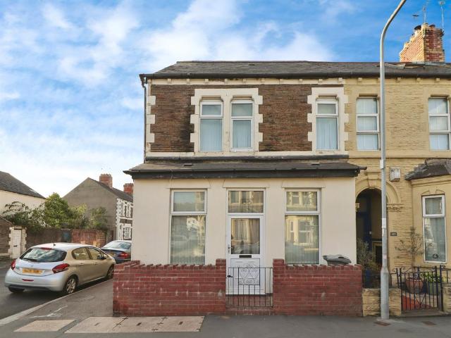 3 bedroom end of terrace house for sale