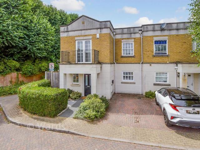 3 bedroom end of terrace house for sale