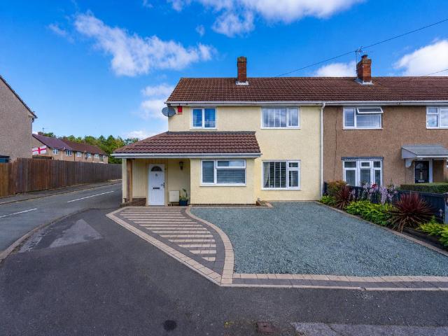 3 bedroom end of terrace house for sale