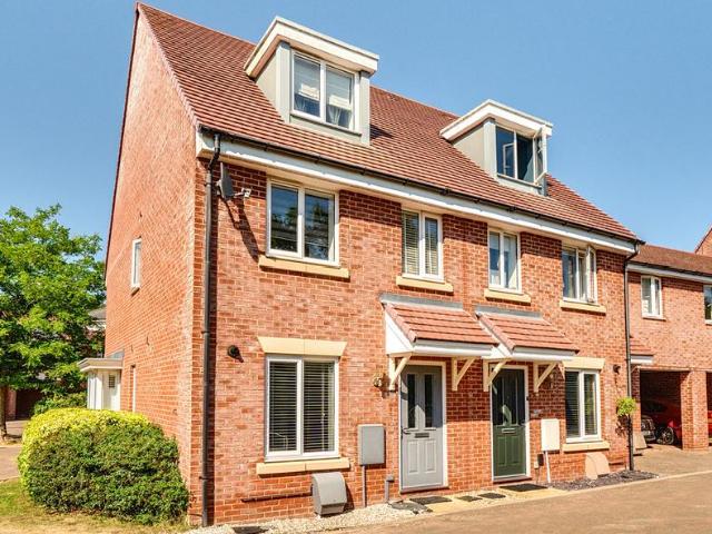 3 bedroom end of terrace house for sale