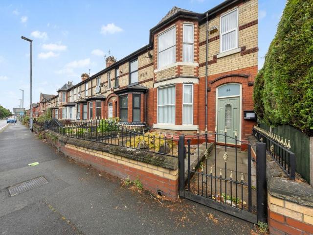 3 bedroom end of terrace house for sale