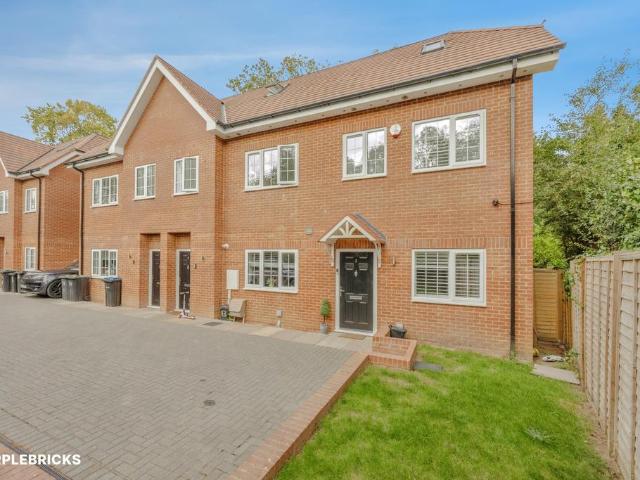 3 bedroom end of terrace house for sale