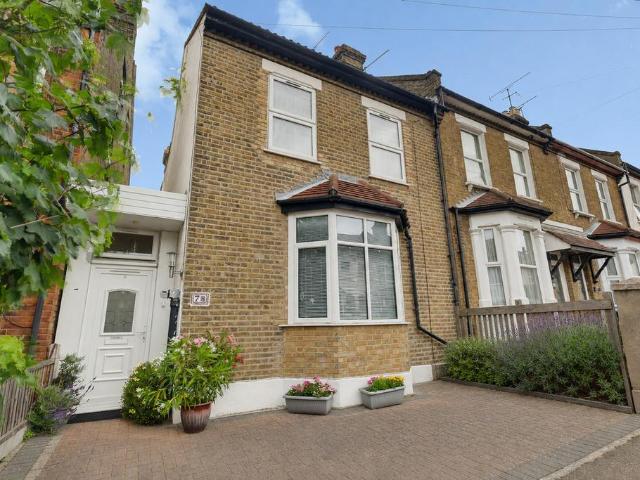 3 bedroom end of terrace house for sale