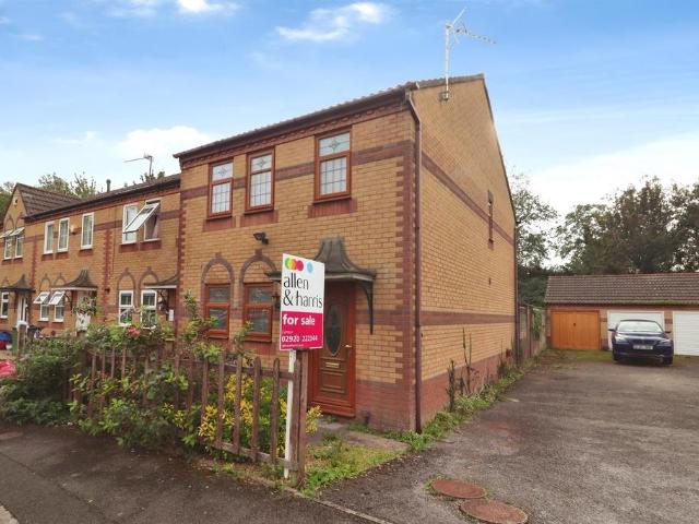 3 bedroom end of terrace house for sale