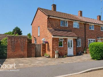 3 bedroom end of terrace house for sale