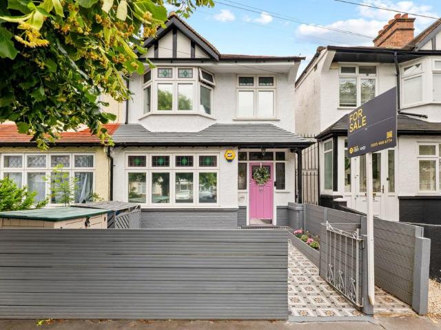 3 bedroom end of terrace house for sale