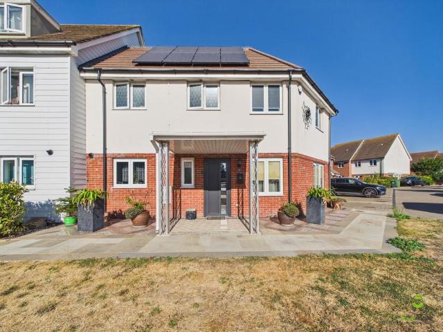 3 bedroom end of terrace house for sale