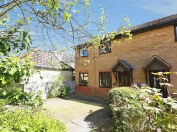 House for sale in Carterton - Garden