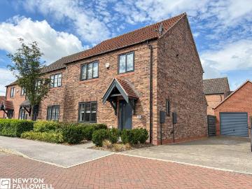 3 bedroom end of terrace house for sale