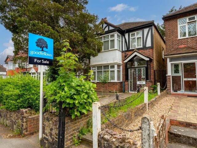 3 bedroom end of terrace house for sale