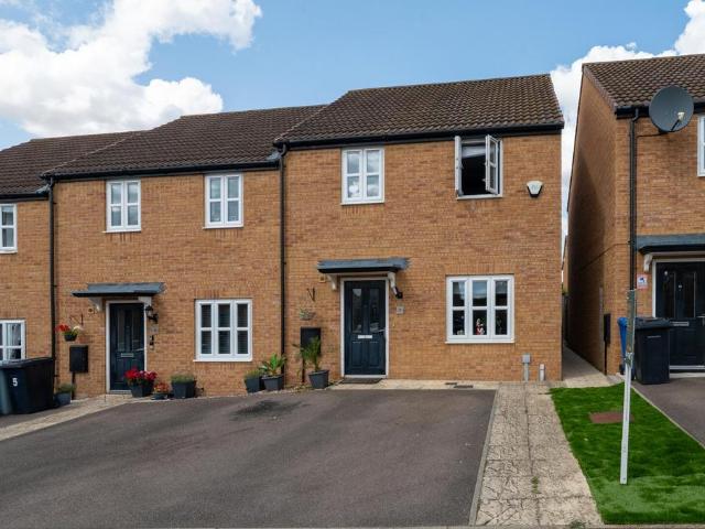 3 bedroom end of terrace house for sale