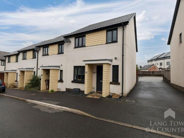 3 bedroom end of terrace house for sale