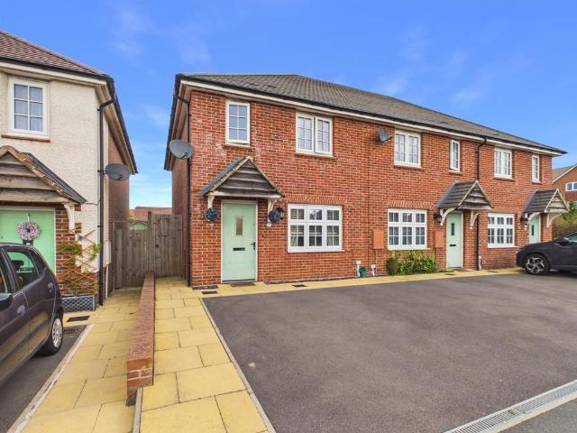 3 bedroom end of terrace house for sale