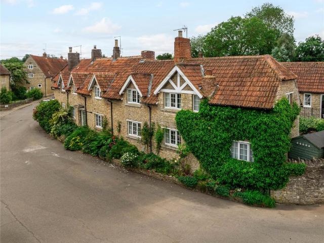 4 bedroom end of terrace house for sale