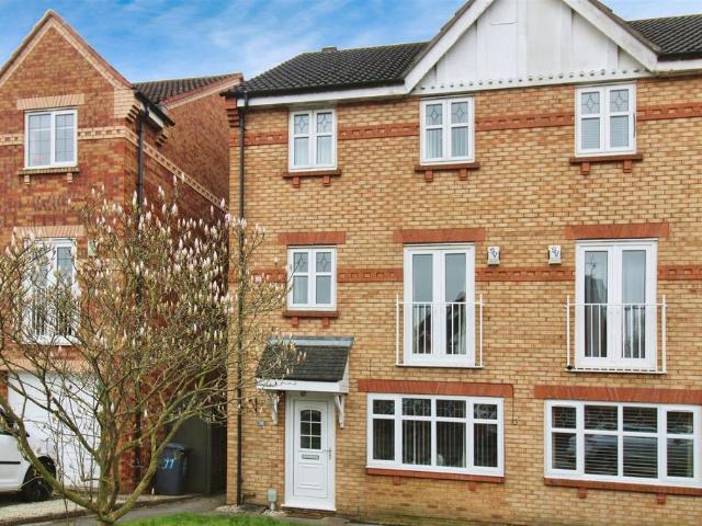 4 bedroom end of terrace house for sale